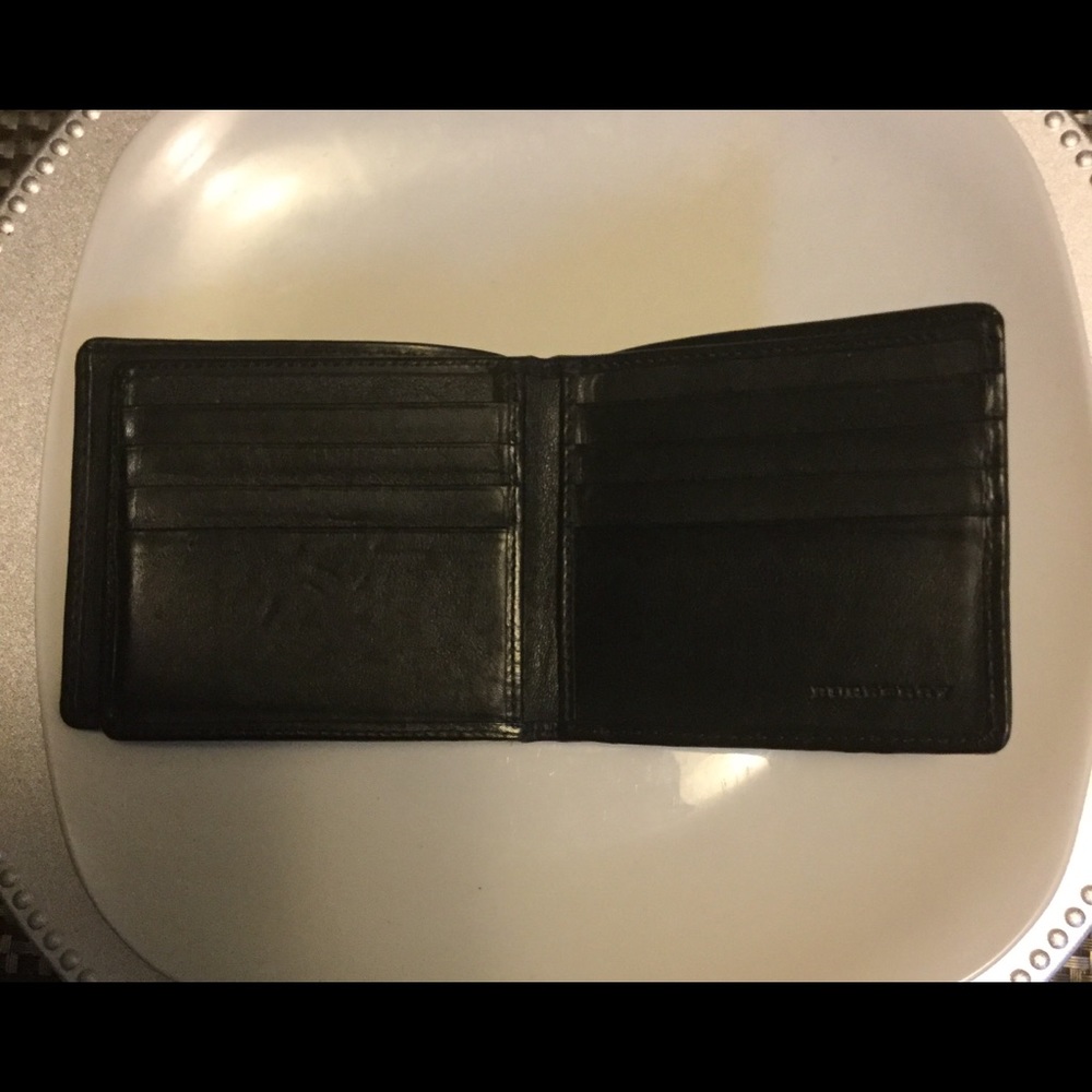 ❌ SOLD ❌ Burberry Bi Fold Wallet - Picture 5 of 8